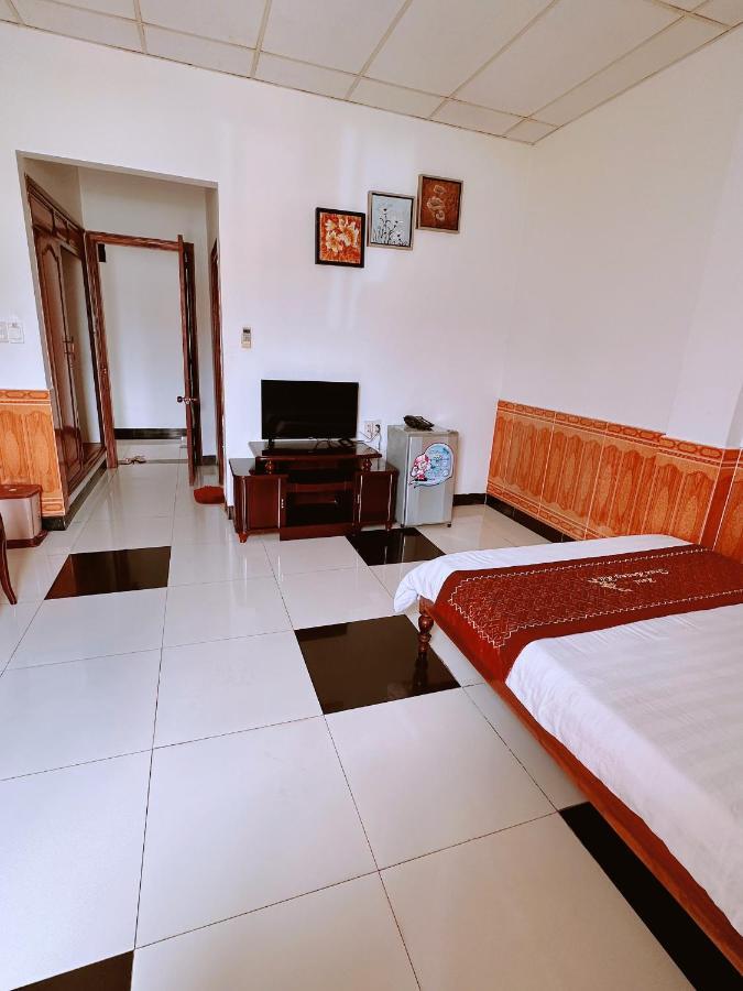 Tỉnh Kontum Truc Hoang Ha Hotel מראה חיצוני תמונה