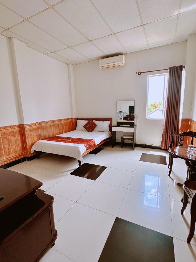 Tỉnh Kontum Truc Hoang Ha Hotel מראה חיצוני תמונה