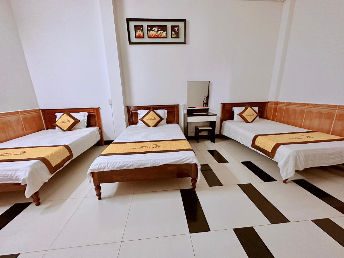 Tỉnh Kontum Truc Hoang Ha Hotel מראה חיצוני תמונה