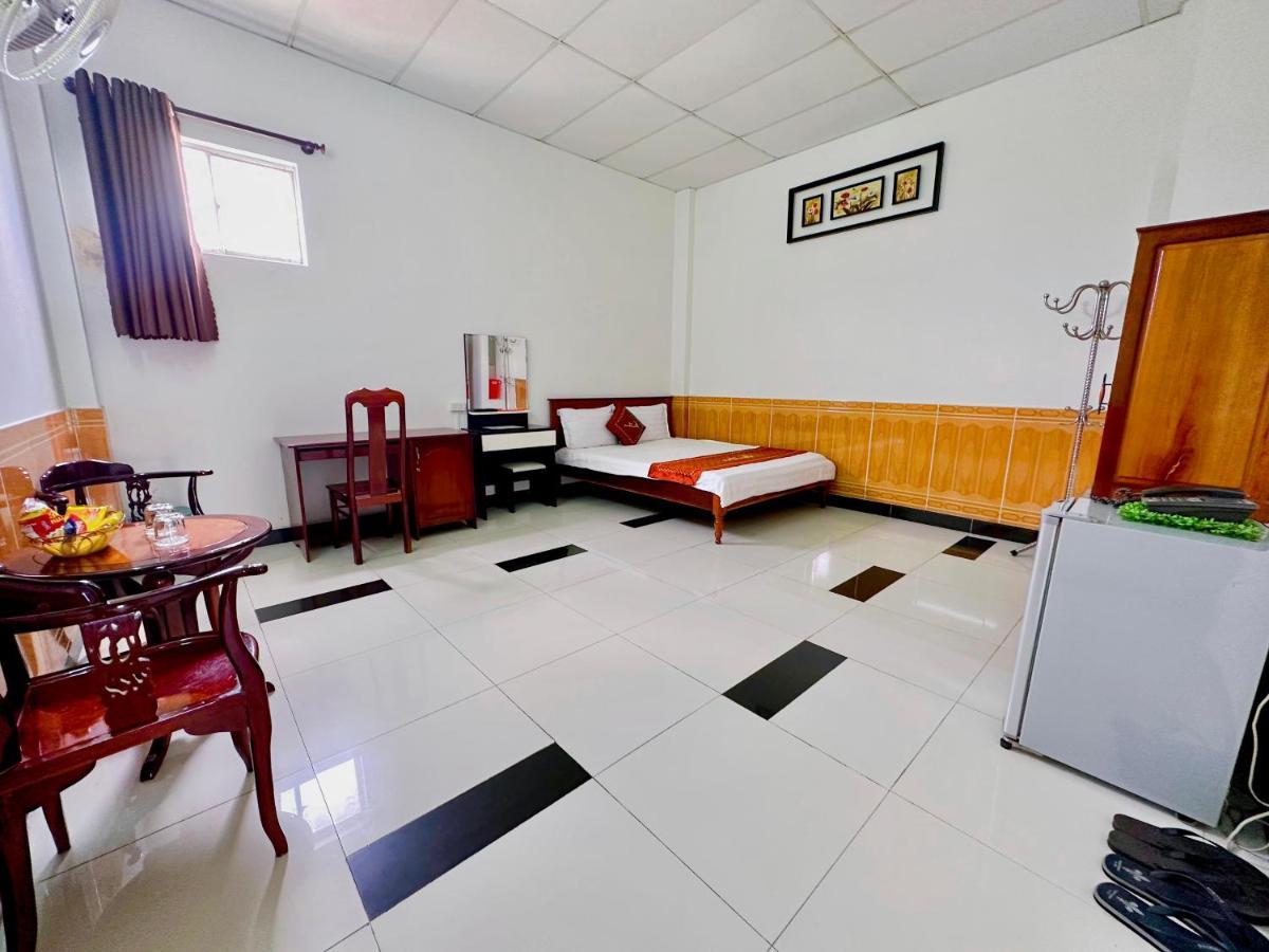 Tỉnh Kontum Truc Hoang Ha Hotel מראה חיצוני תמונה