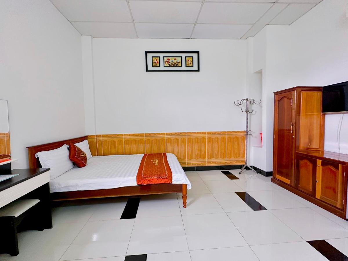 Tỉnh Kontum Truc Hoang Ha Hotel מראה חיצוני תמונה