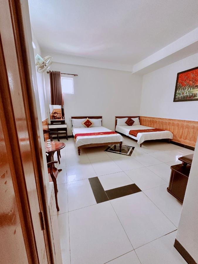 Tỉnh Kontum Truc Hoang Ha Hotel מראה חיצוני תמונה