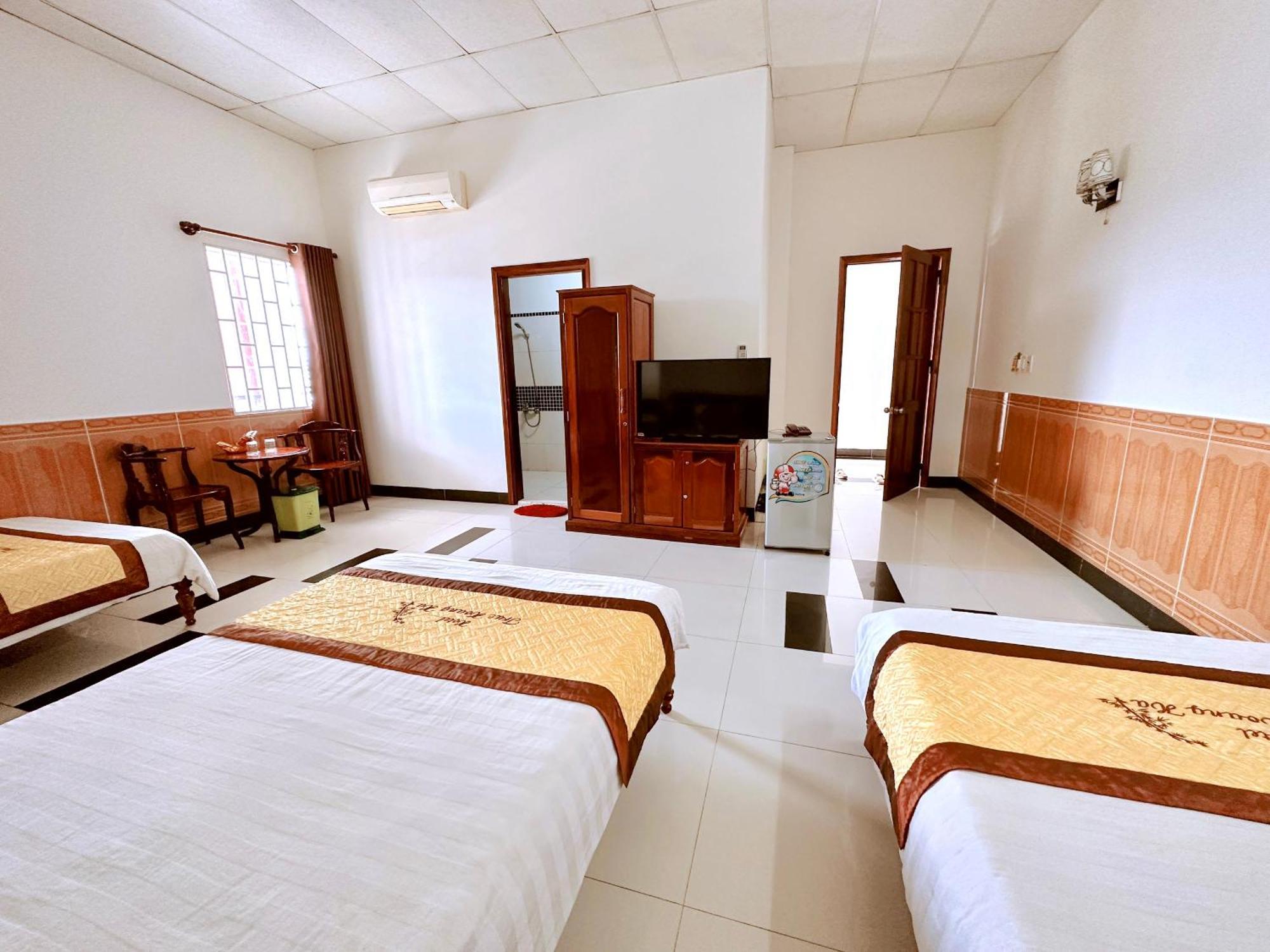 Tỉnh Kontum Truc Hoang Ha Hotel מראה חיצוני תמונה