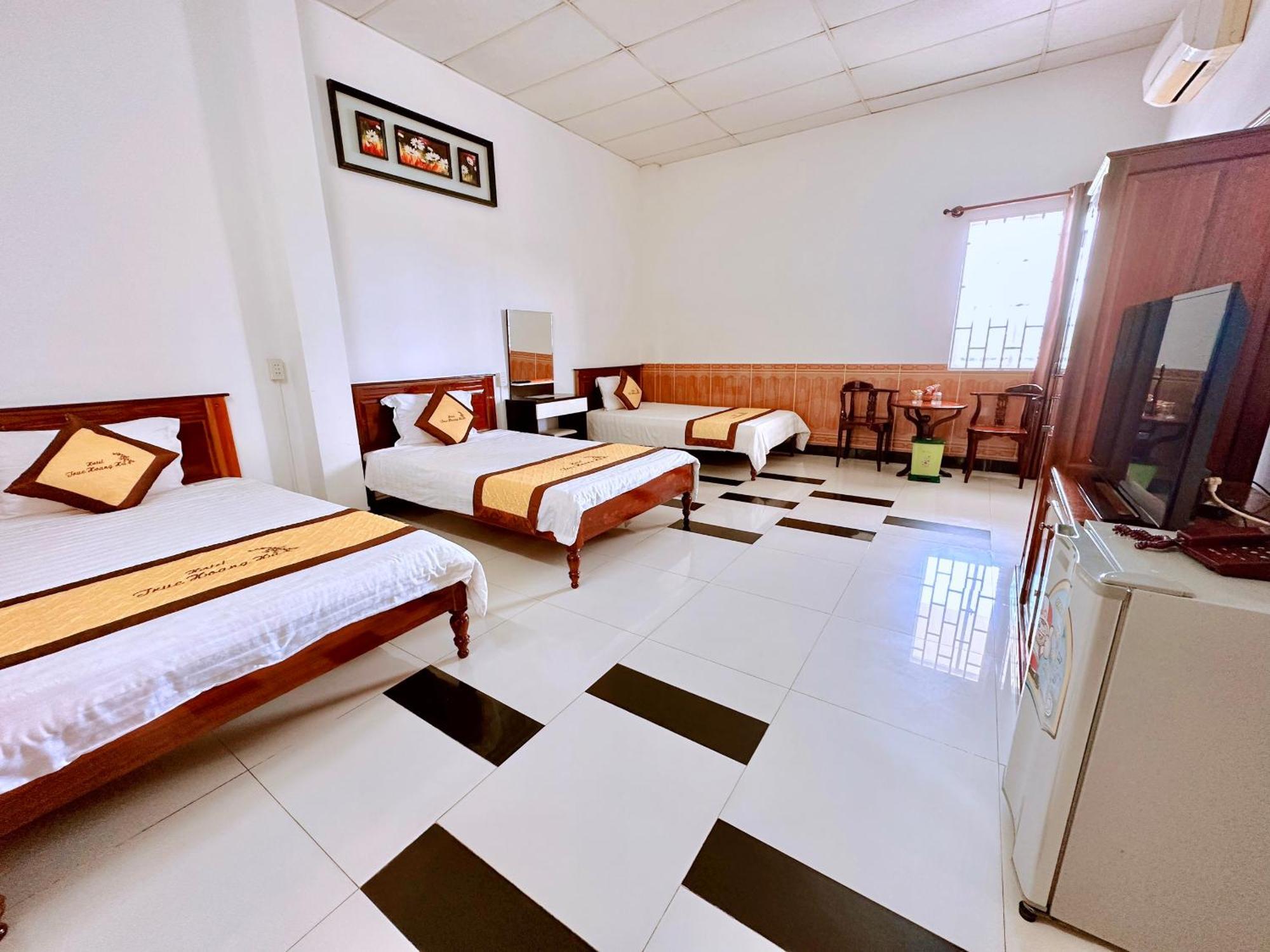 Tỉnh Kontum Truc Hoang Ha Hotel מראה חיצוני תמונה