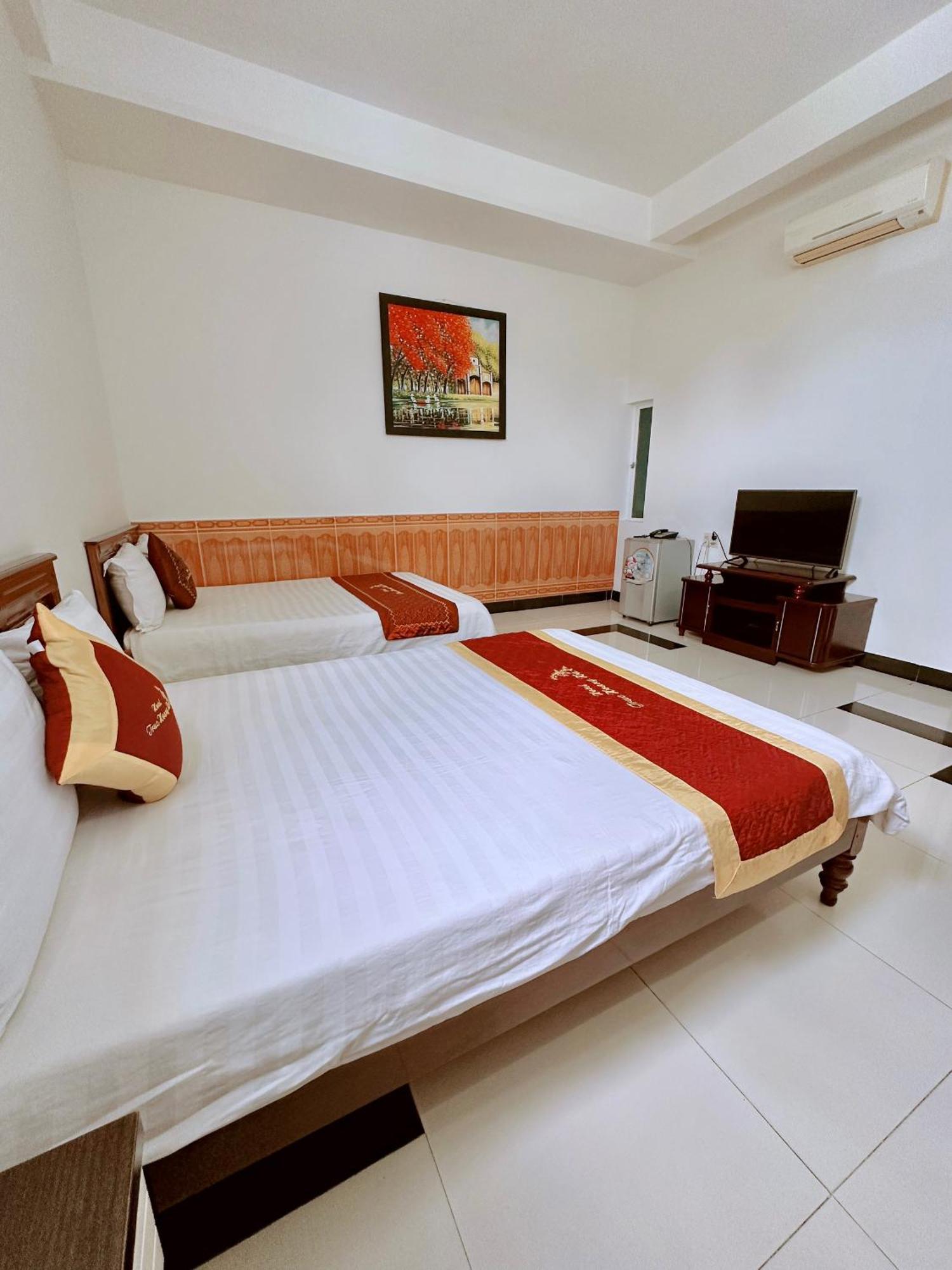 Tỉnh Kontum Truc Hoang Ha Hotel מראה חיצוני תמונה