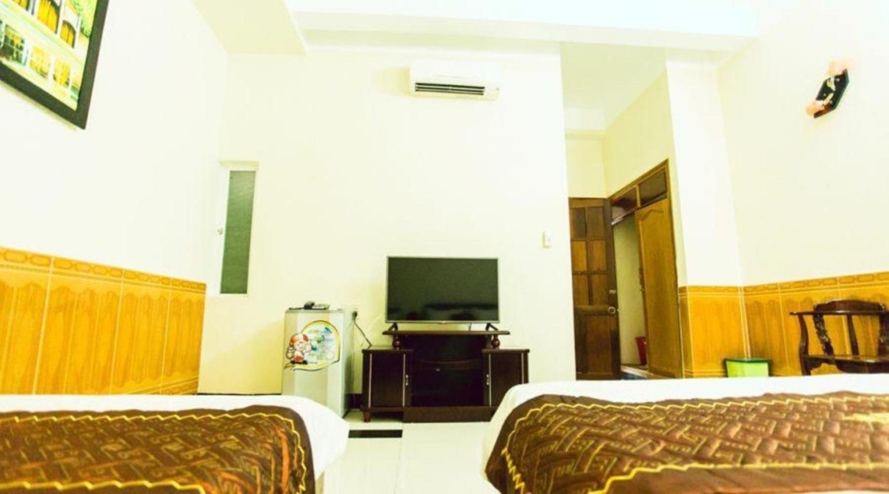 Tỉnh Kontum Truc Hoang Ha Hotel מראה חיצוני תמונה