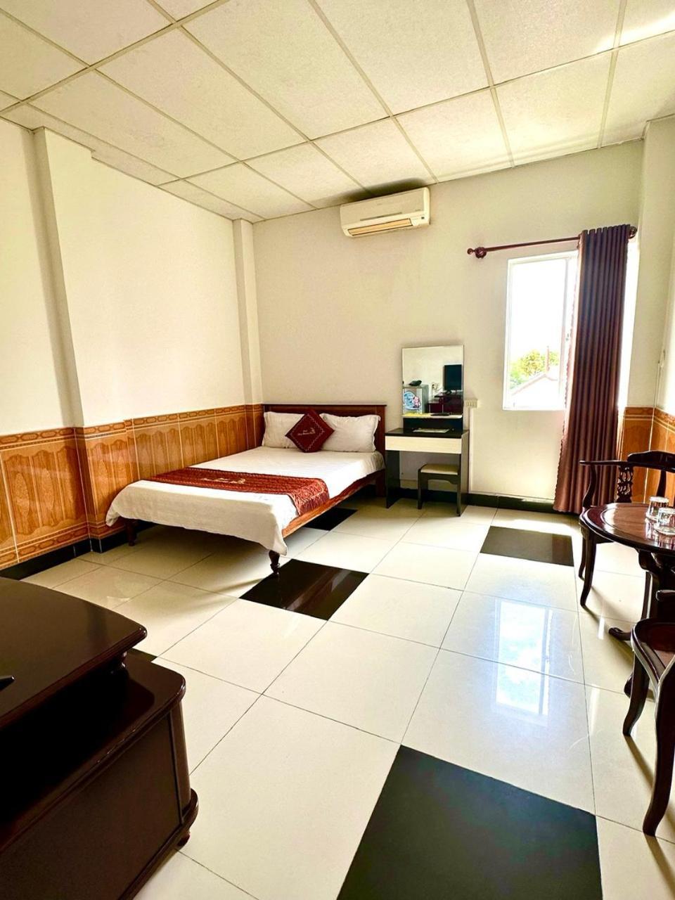 Tỉnh Kontum Truc Hoang Ha Hotel מראה חיצוני תמונה