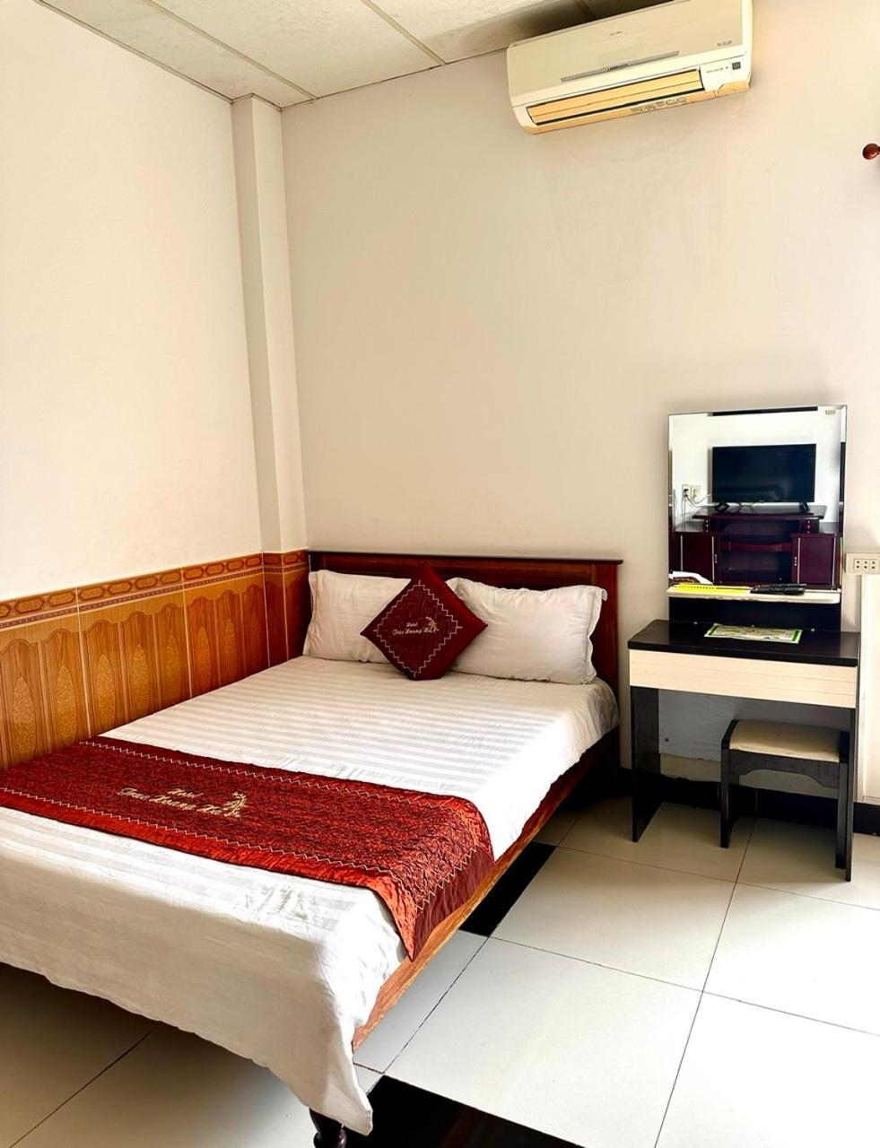 Tỉnh Kontum Truc Hoang Ha Hotel מראה חיצוני תמונה